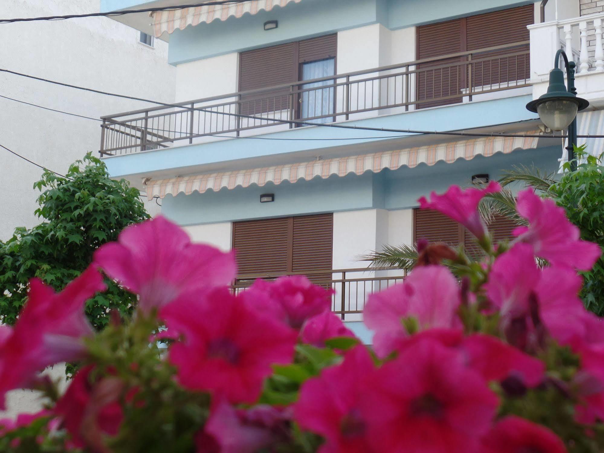 Antique The Hotel Olympiaki Akti Exterior photo